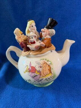 Cardew Disney Alice in Wonderland Teapot